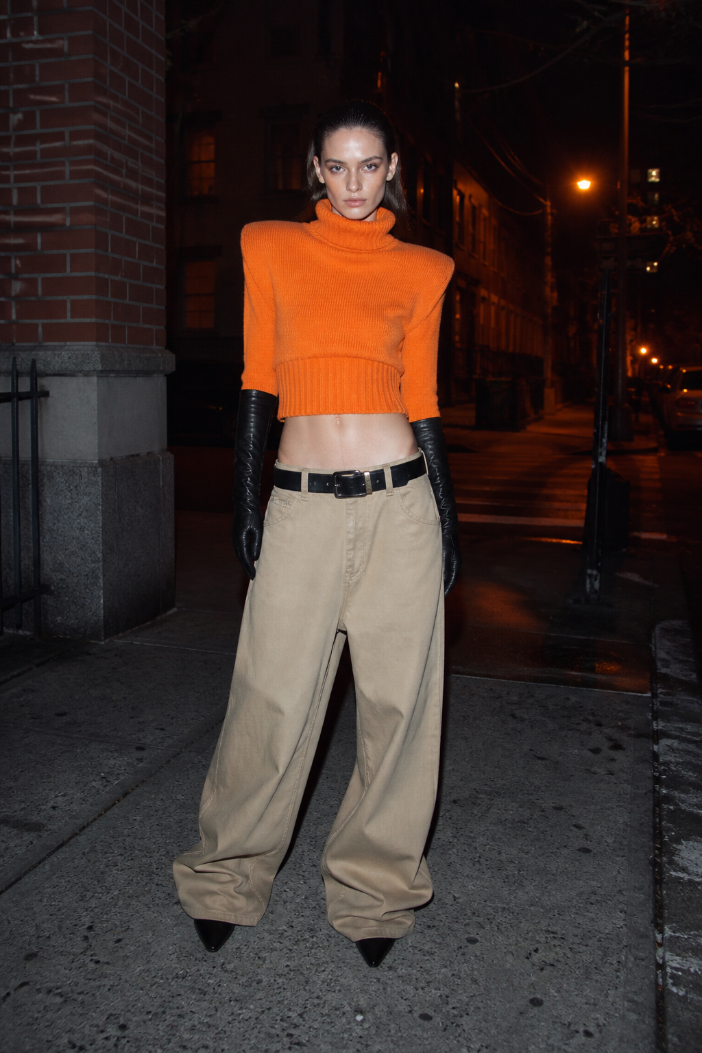 Look 02, womenswear: cropped Sodium rollneck with wide low khaki Late Chino and opera gloves